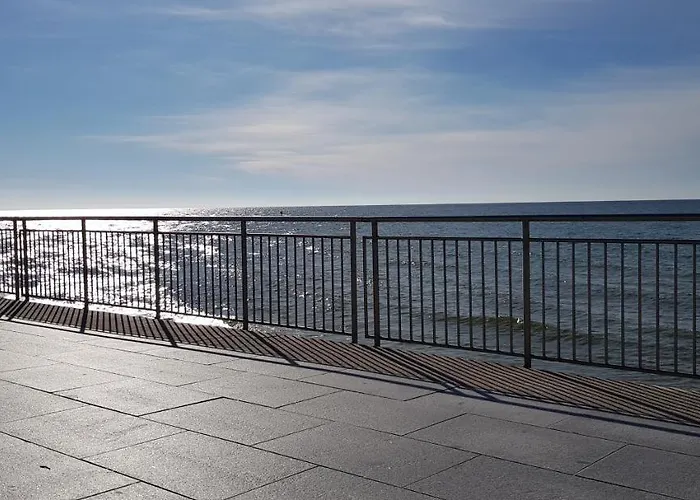 Jantar 75 M Od Plaży