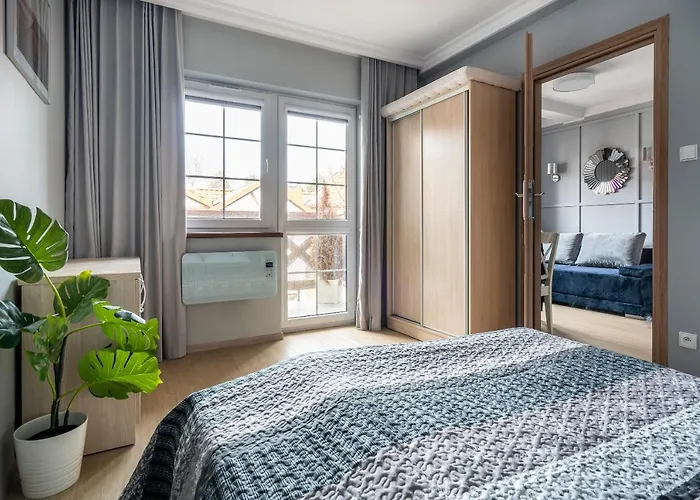 Jantar 75 M Od Plaży