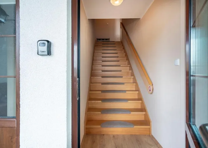 Jantar 75 M Od Plaży