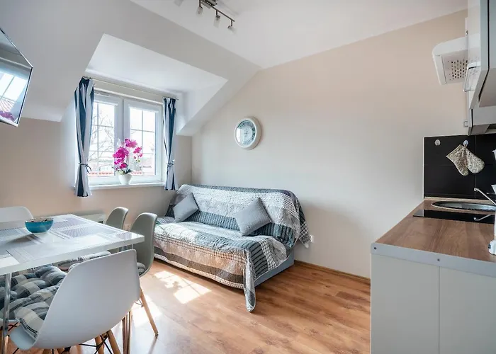 Jantar 75 M Od Plaży