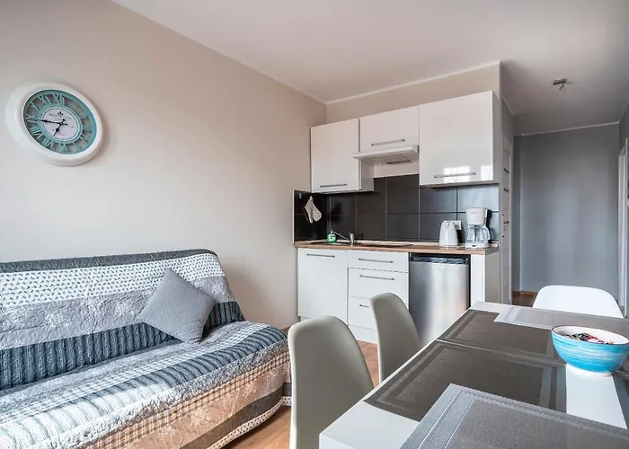 Jantar 75 M Od Plaży